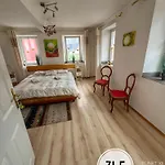 Apartman 8 *